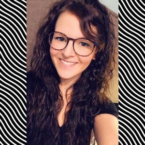 Meet your Posher, Dee dee